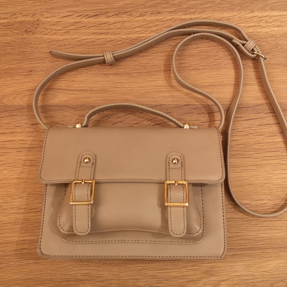 Crossbody handbag